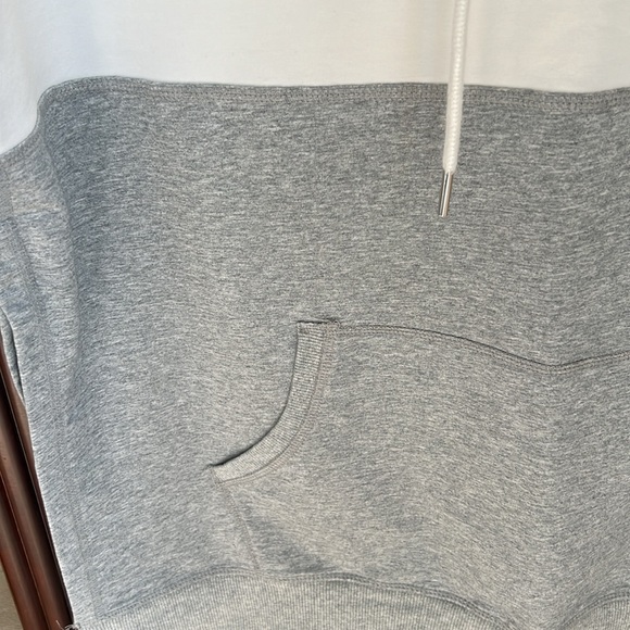 Vivilish Two Color Block Sleeveless Split Hem Cape Hoodie NWOT - Picture 9 of 9